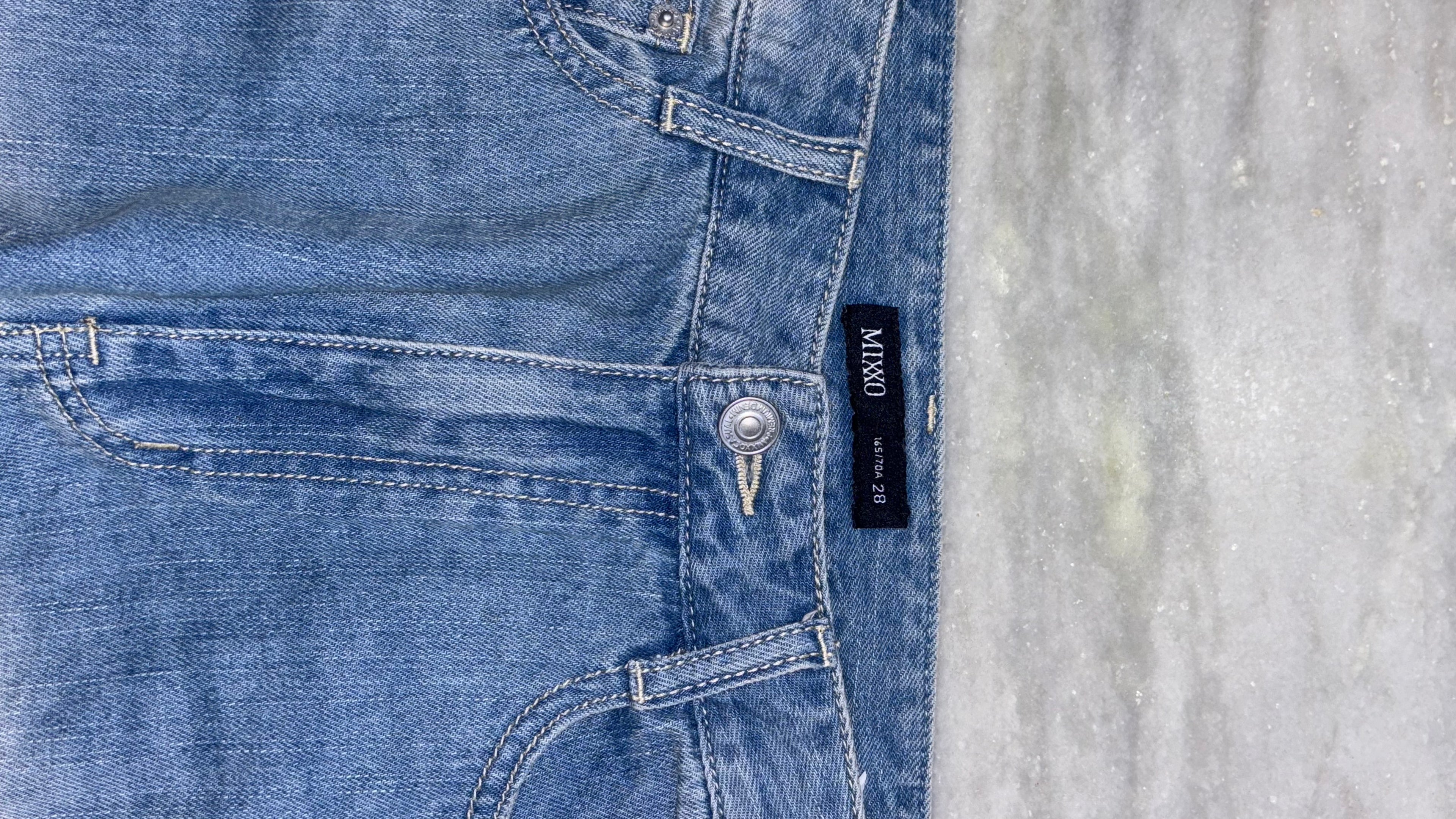 Distressed Tone Light Wash Wide-Leg Denim Jeans