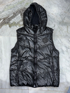 Glossy Puffer Hooded Vest with Patch Detail SIZE(M)