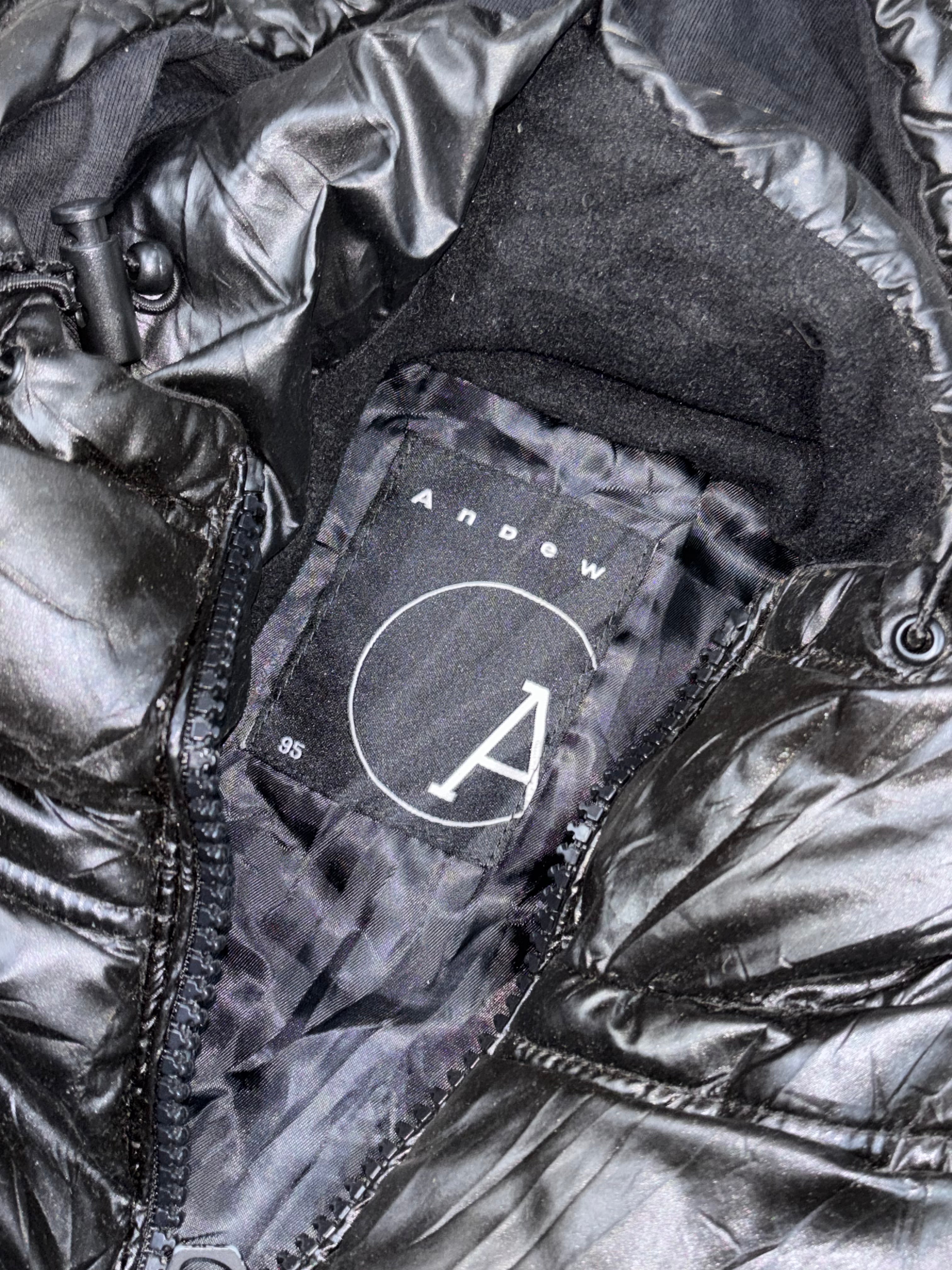 Glossy Puffer Hooded Vest with Patch Detail SIZE(M)