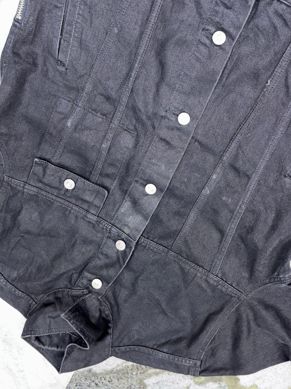 Vintage Black Denim Trucker Jacket with Zipper Cuffs