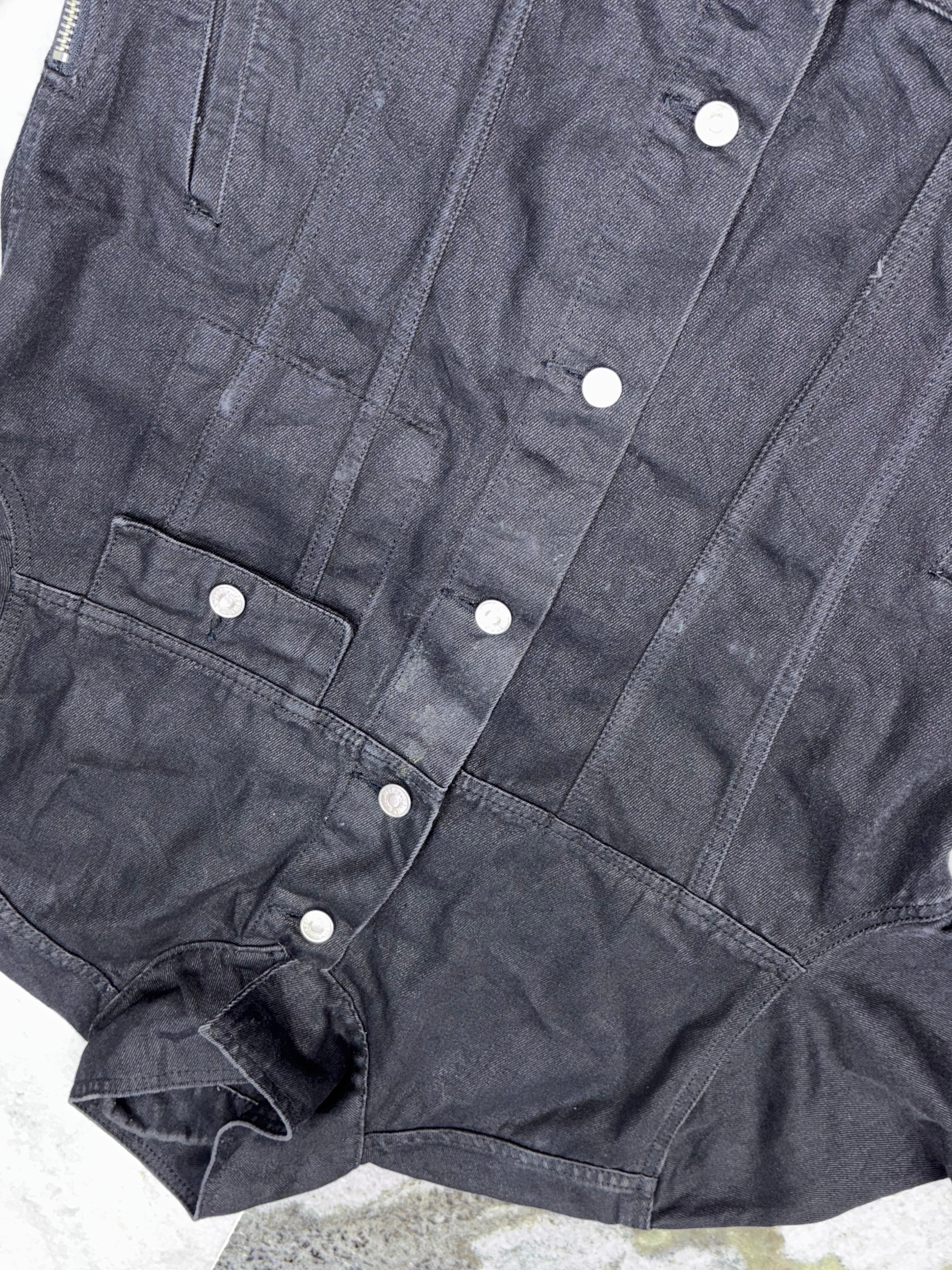 Vintage Black Denim Trucker Jacket with Zipper Cuffs