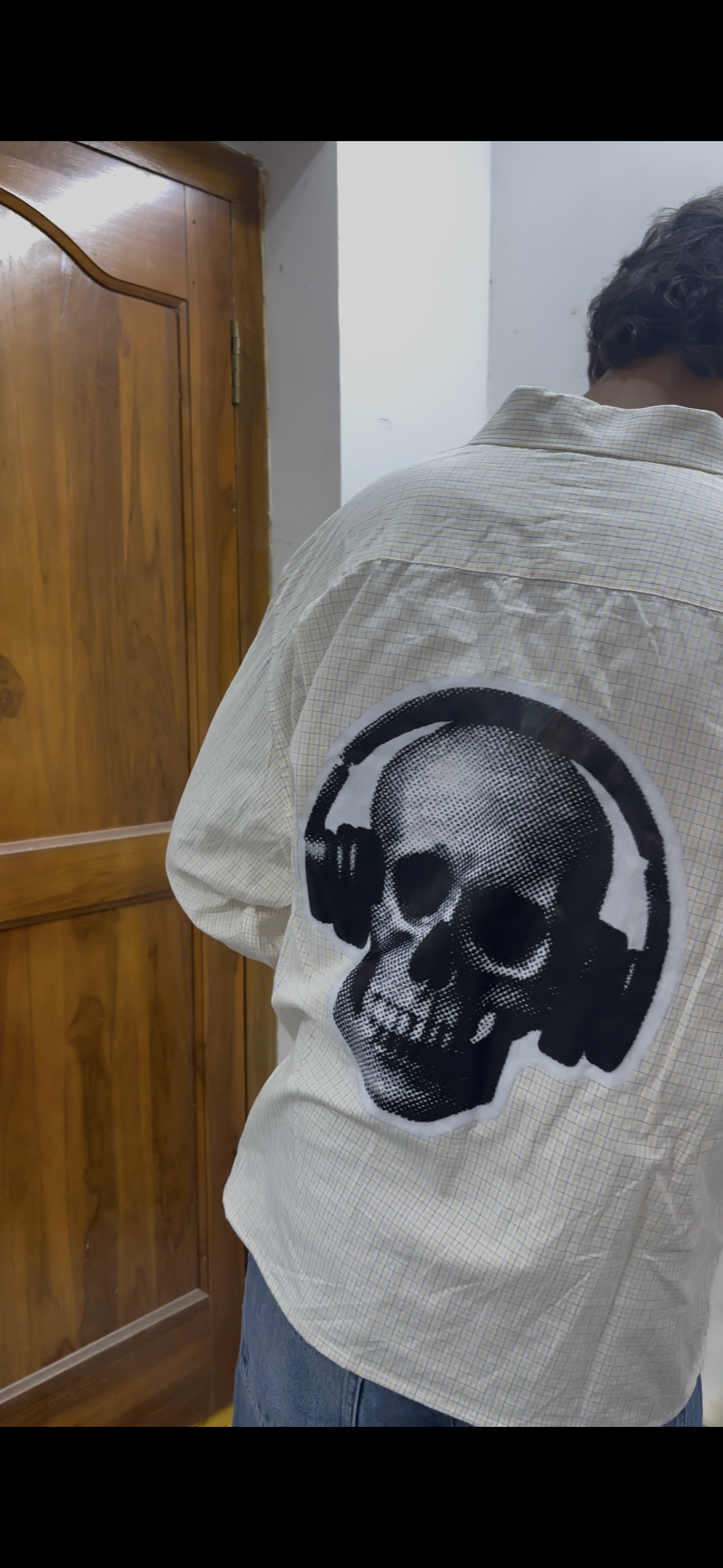 Off-White Boxy Shirt with Skull & Headphones Back Print